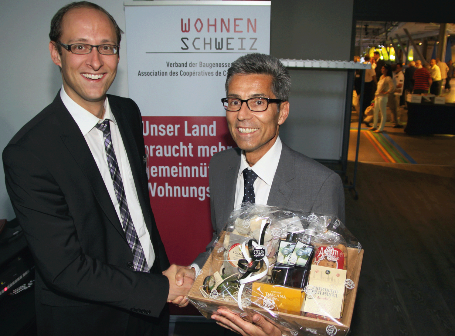 Martin Candinas (à gauche) et le président Daniel Burri en 2014 lors de l'AD à la Swissporarena de Lucerne.