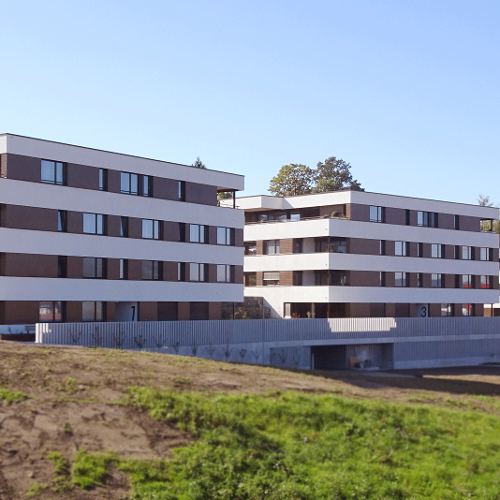 La paroisse catholique de Neuenkirch a mis le terrain à disposition en droit de superficie et a pu vendre très rapidement les 23 appartements en copropriété.